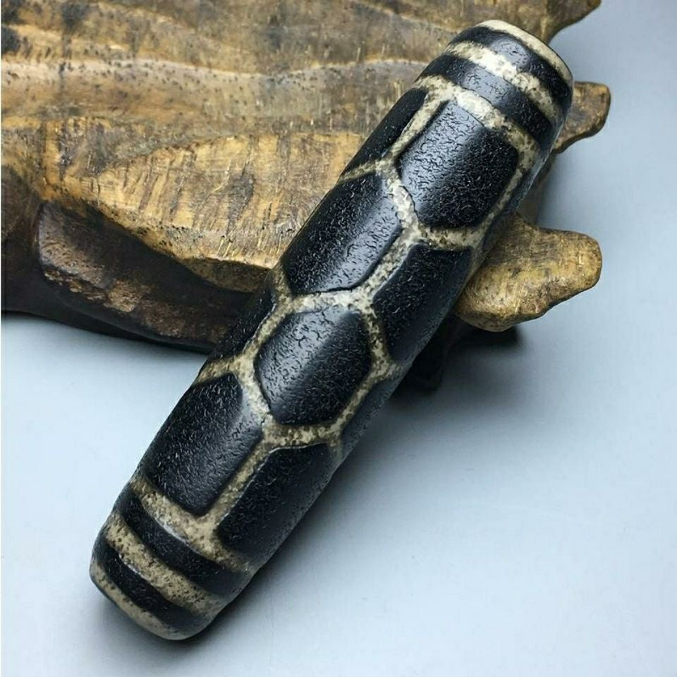 5Tibetan agate chalcedony pendant Tantric tortoise shell Old God Pearl antique super original design send certificate postage new products.