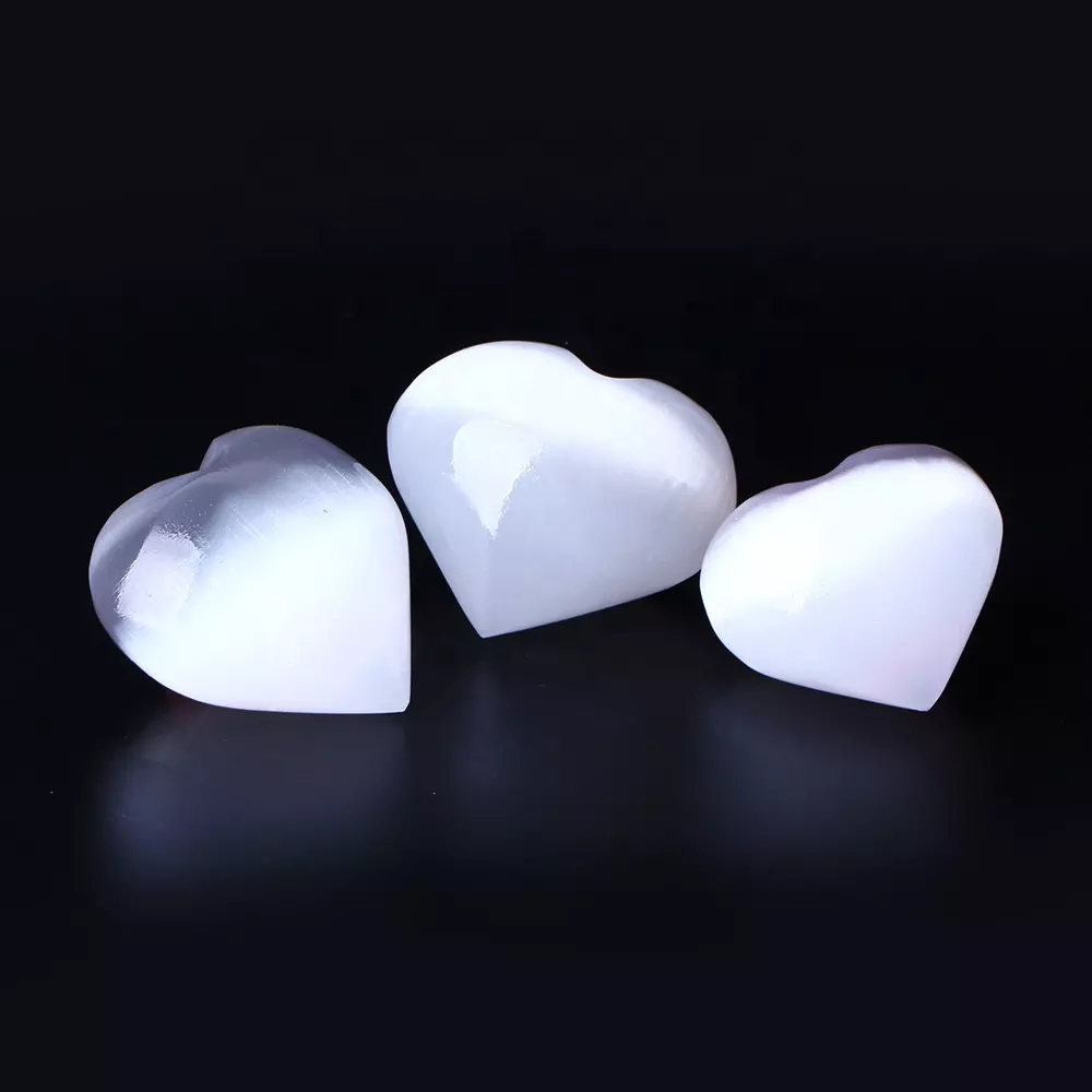 Hot Sales Polished Natural Selenite Carved Hearts Spiritual Crystal Heart For Home Decoration
